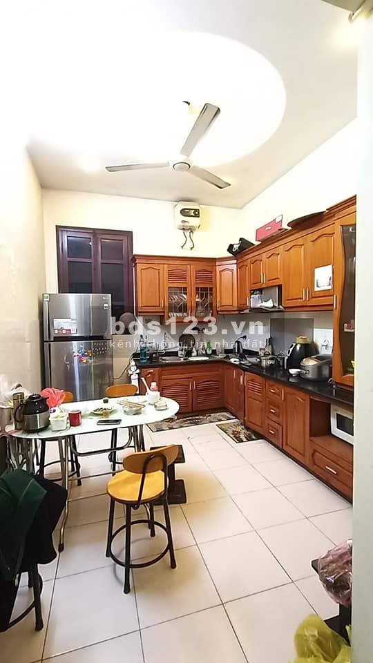 Bán nhà đường Cách mạng tháng 8, DT: 40m2, 4 tầng, Giá 4 tỷ 950.