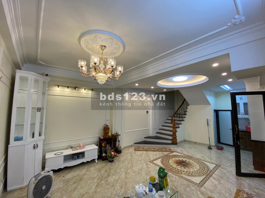 BÁN GẤP trước Tết, nhà Kim Ngưu 58m2, Ô TÔ, mặt tiền 10m, nhỉnh 4 tỷ