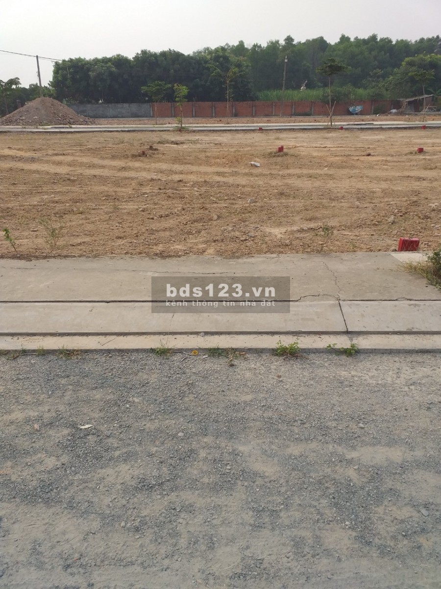 Cần bán gấp lô đất 60m2 nằm ngay ngã tư Bình Chuẩn giá 1.3 tỉ