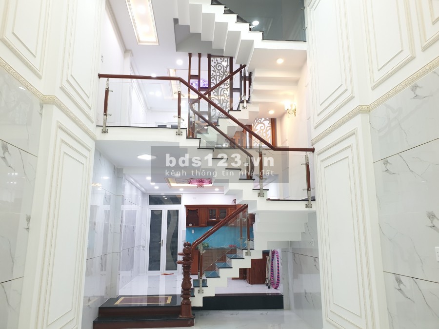 PHÒNG ĐẸP CÓ MÁY LẠNH, KHÔNG CHUNG CHỦ