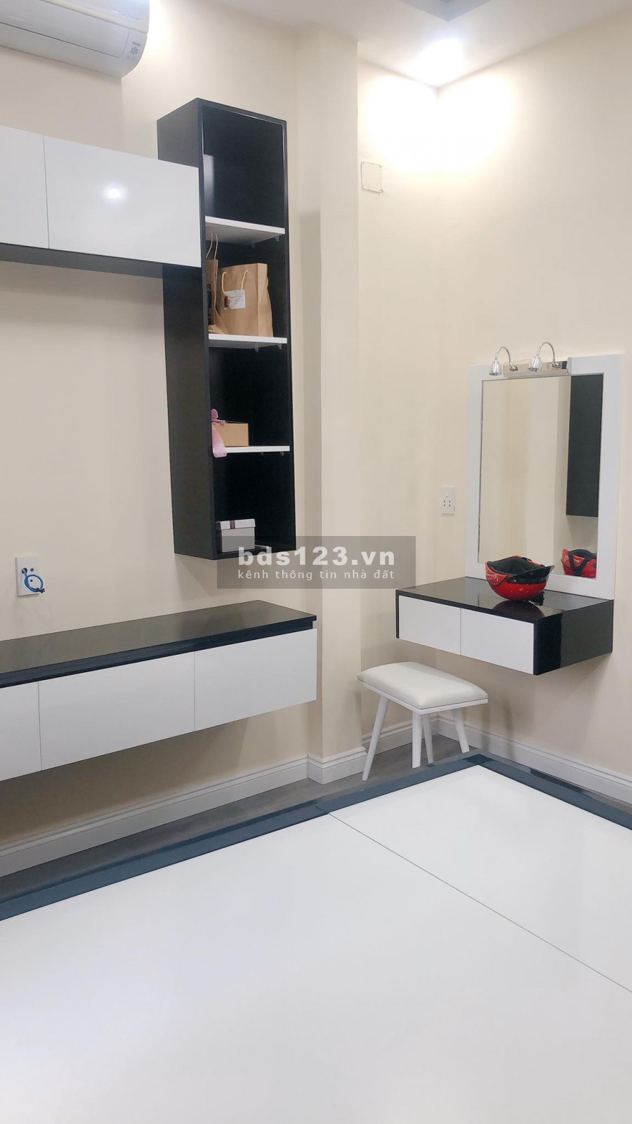 NHÀ ÂU CƠ TÂN BÌNH XE TẢI NHỎ THÔNG 3 TẦNG NHÀ MỚI ĐẸP GẤP BÁN 3,2 tỷ