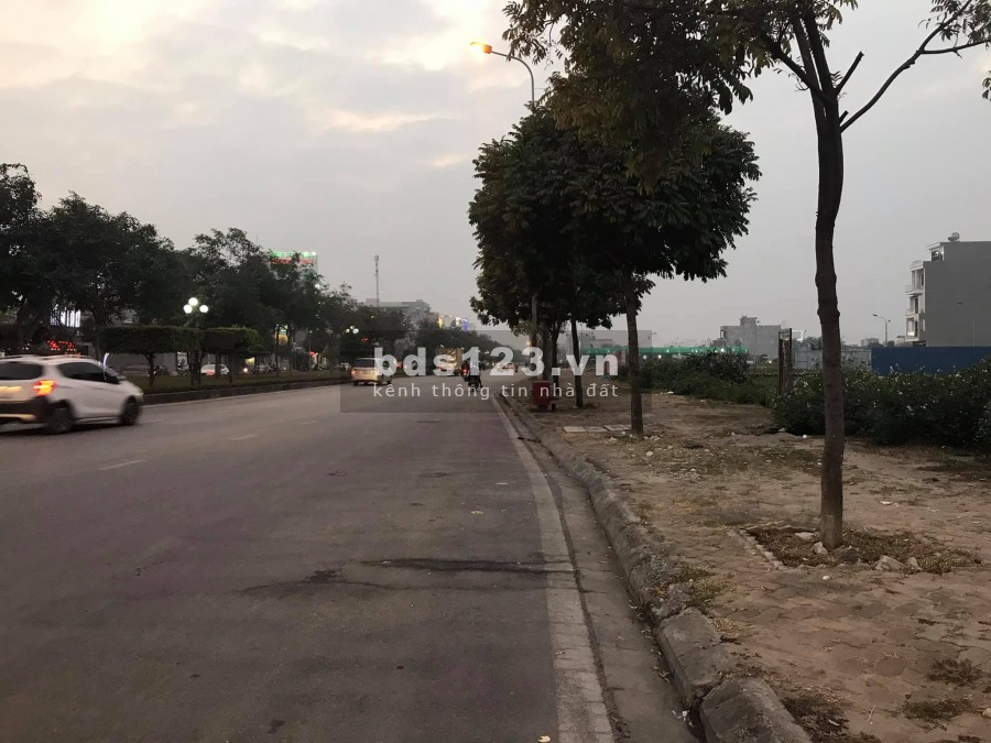 Bán lô đất thương mại DV mặt đường Trường Chinh, 720m2, mt 20m, 61.2 tỷ