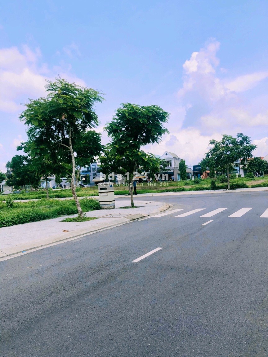 Bán 100m2 đất thổ cư tại xã đồi 61 TT Trảng bom sổ hồng riêng giá 2tỷ1