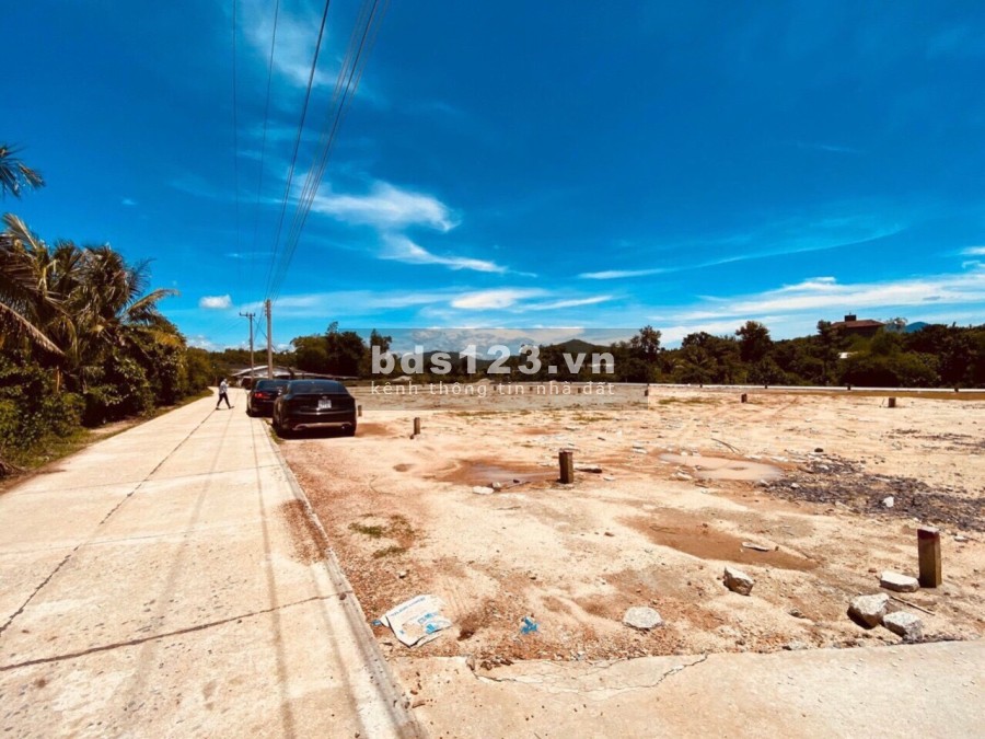 Tôi cần bán lô đất 455m2 mặt tiền đường 12m, bên cạnh khu công nghiệp Nam Pleiku