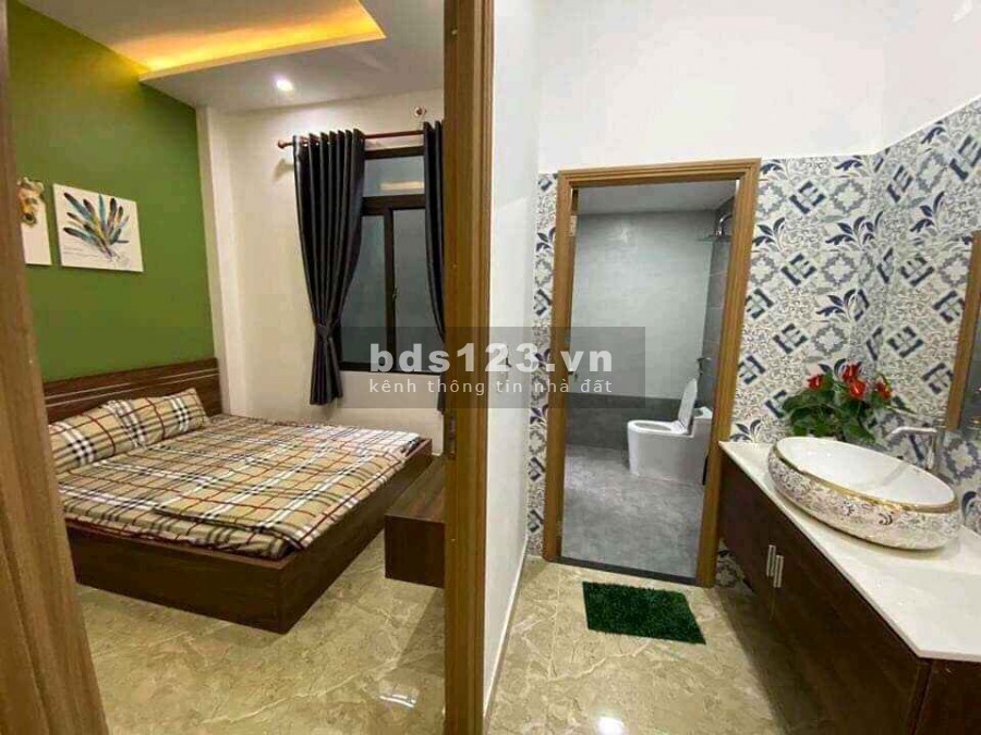 Bán căn nhà bên đường ĐOàn Nguyên Tuấn sau lưng chợ Hưng Long Bình Chánh, SHR