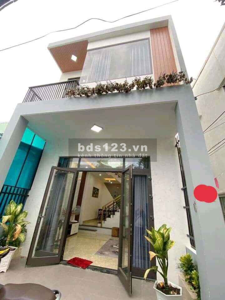 Bán căn nhà bên đường ĐOàn Nguyên Tuấn sau lưng chợ Hưng Long Bình Chánh, SHR