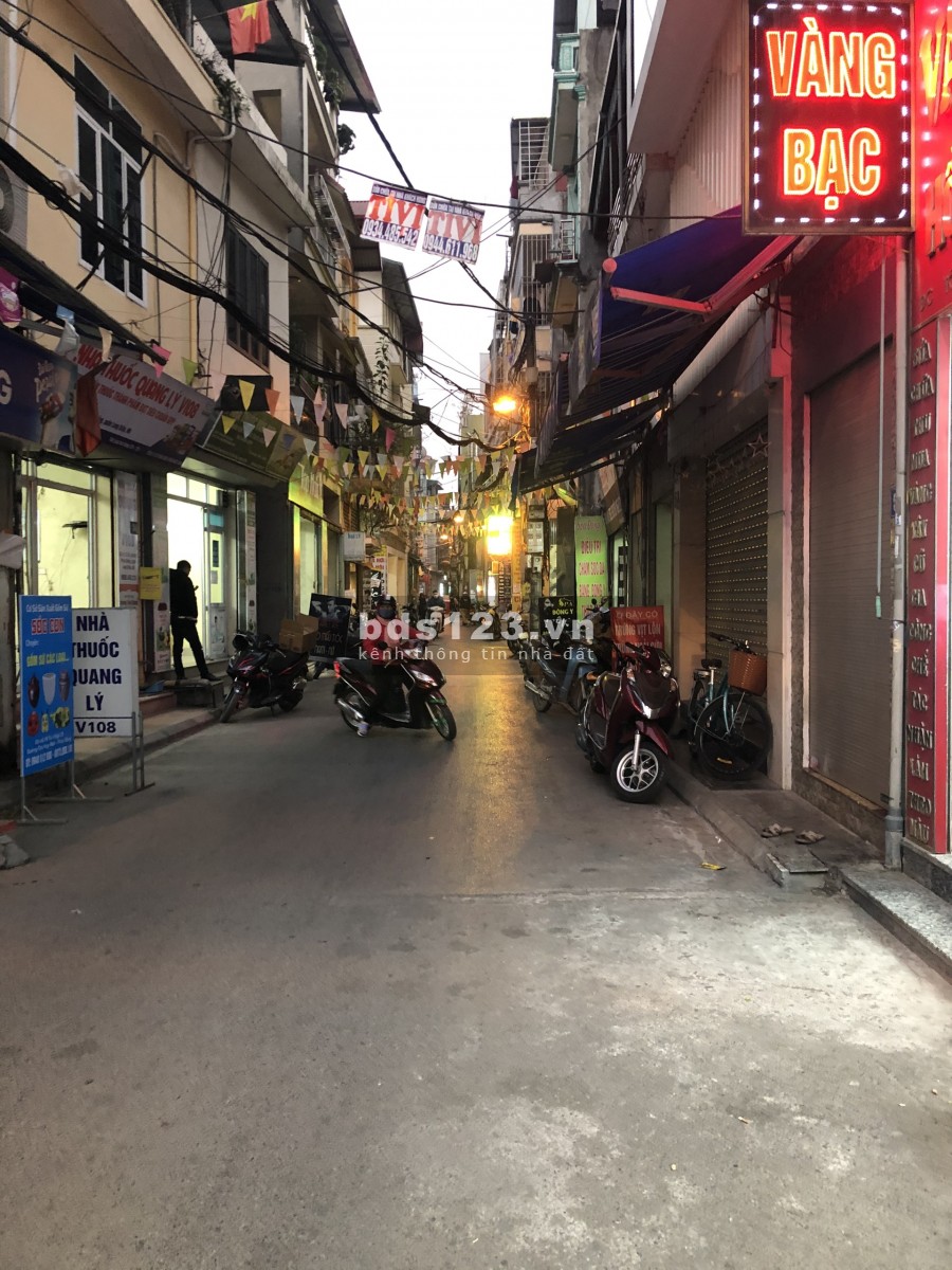 Chính chủ bán nhà C4 56m2 phố Chu Huy Mân, gần chợ, trường học, công viên chỉ 40tr/m2