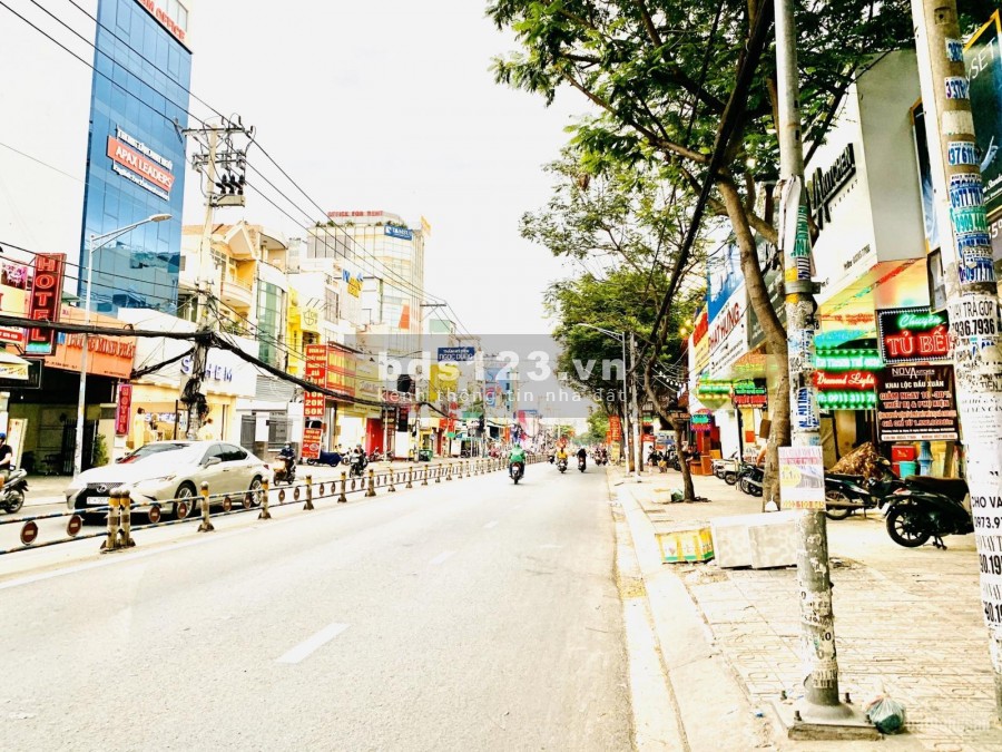 Bán nhà mặt phố Nguyễn Thị Thập 138m2 mặt tiền 8m giá 41.4 tỷ