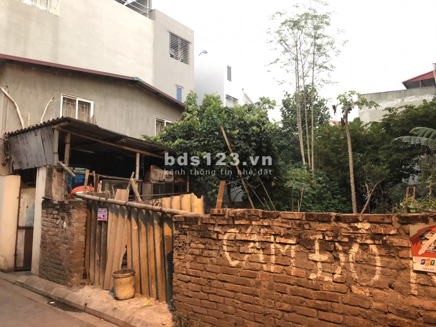 Chính chủ bán nhà C4 56m2 phố Chu Huy Mân, gần chợ, trường học, công viên chỉ 40tr/m2