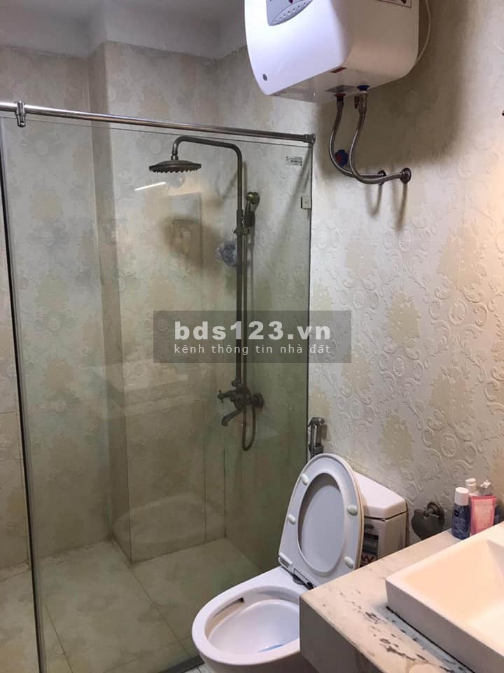Bán gấp nhà riêng, HXH thông, Bến Vân Đồn, P9, Q4 5m x 9m, chỉ 4,4 tỷ TL!
