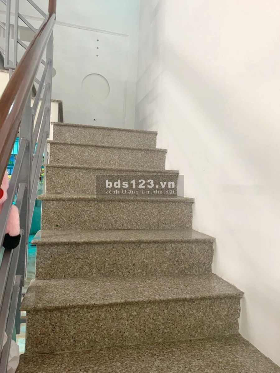 Nhà 59m2/2lầu đúc/3pn/3wc mặt tiền đường số 20 P4 Q8