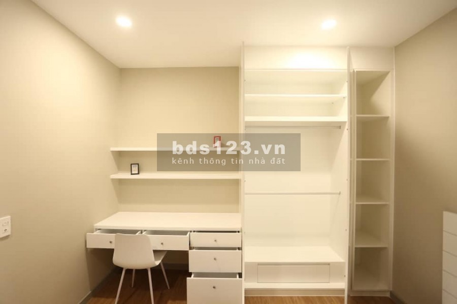 Cần cho thuê căn hộ Gold View Quận 4 dt 81m2, 2PN, 2WC giá 15 triệu/tháng