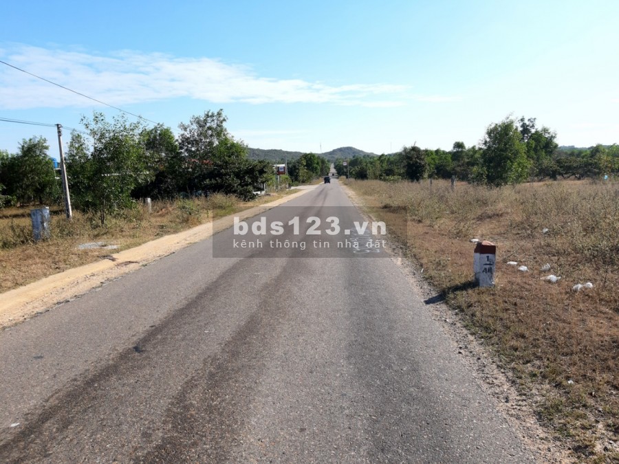 Bán giá cuối năm lô mặt tiền DT 715 gần Sân Bay Phan Thiết