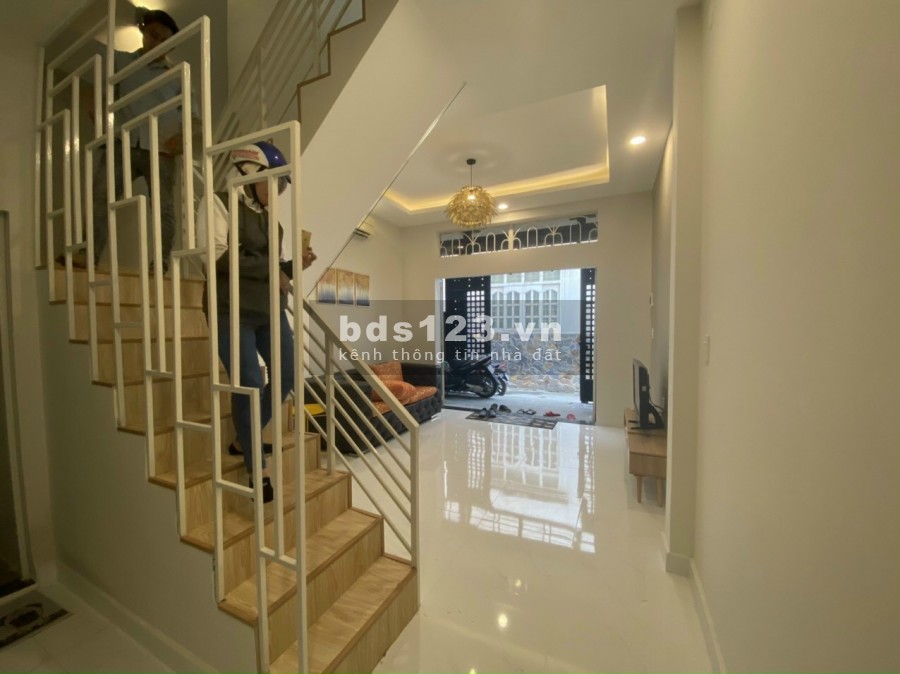 Nhà 2 tầng rộng rãi, cạnh Chợ Vải Tân Bình. 3,9 tỷ. 08 6558 1627