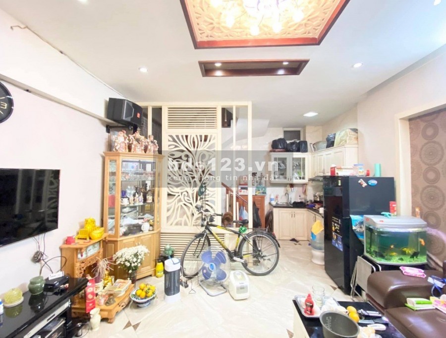 Bán gấp Nhà đường Thành thái, P 13, Quận 10, hướng ĐN, 38m2, giá 4 tỷ 950.