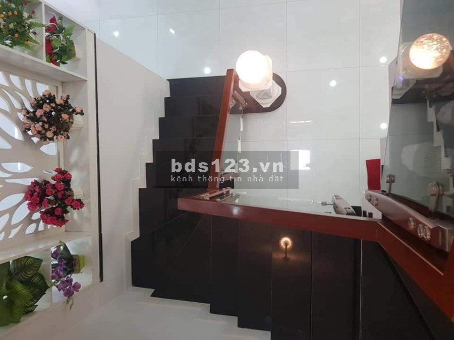Bán nhà Quận 3,4 tầng nhà mới ở ngay, tặng toàn bộ nội thất.Rộng 60m2.