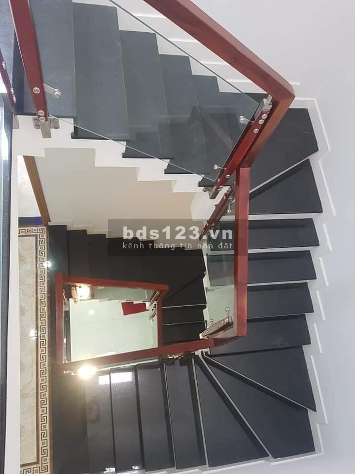 Bán nhà Quận 3,4 tầng nhà mới ở ngay, tặng toàn bộ nội thất.Rộng 60m2.