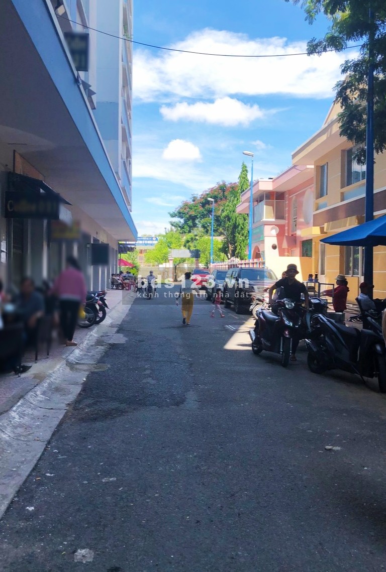 Bán gấp Shophouse CC Besco An Sương, 1 trệt 1 lửng DTSD 85m2. Sổ hồng chính chủ. 2.65 tỷ thương lượng mạnh