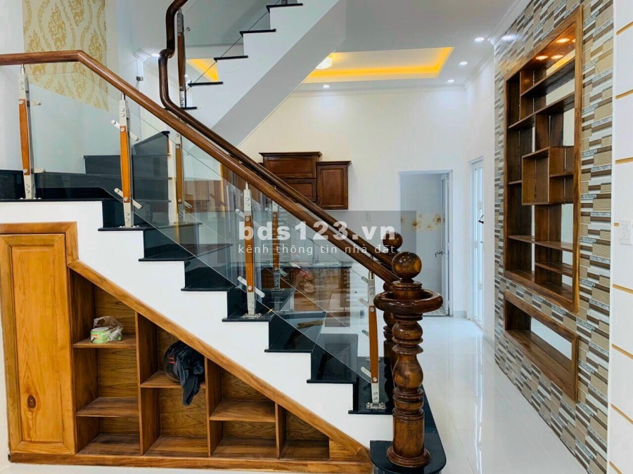 Nhà khách gửi bán cuối năm do kẹt tiền
