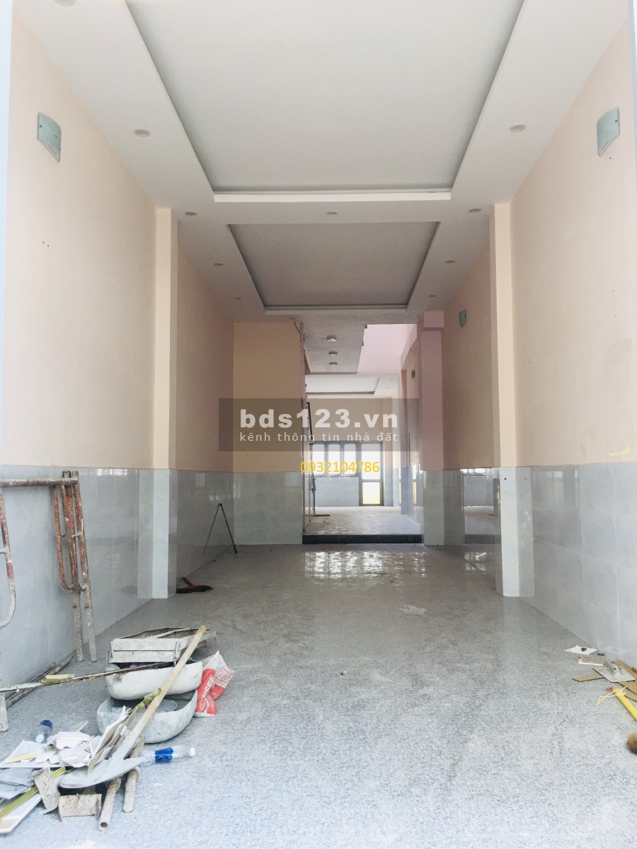 Nhà Trường Chinh, 3 lầu, sân thượng, 6PN, cho làm CHDV