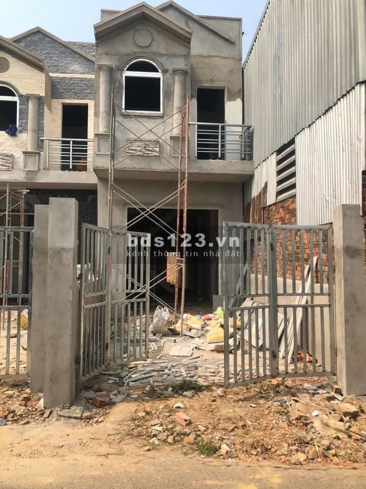 Nhà 1 trệt 1 lầu Thủ Dầu Một, giá Công chứng 1 tỷ 600tr