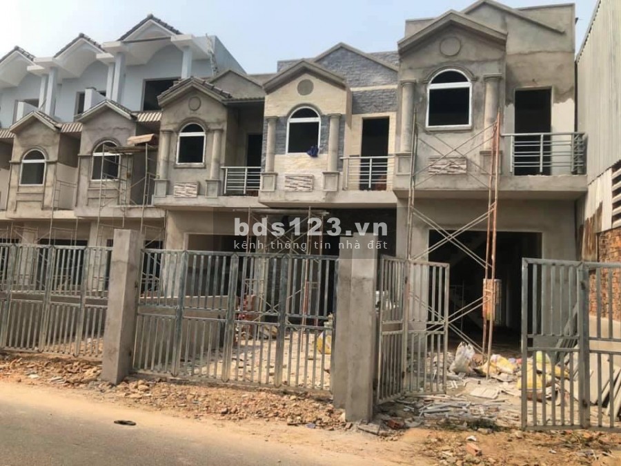 Nhà 1 trệt 1 lầu Thủ Dầu Một, giá Công chứng 1 tỷ 600tr