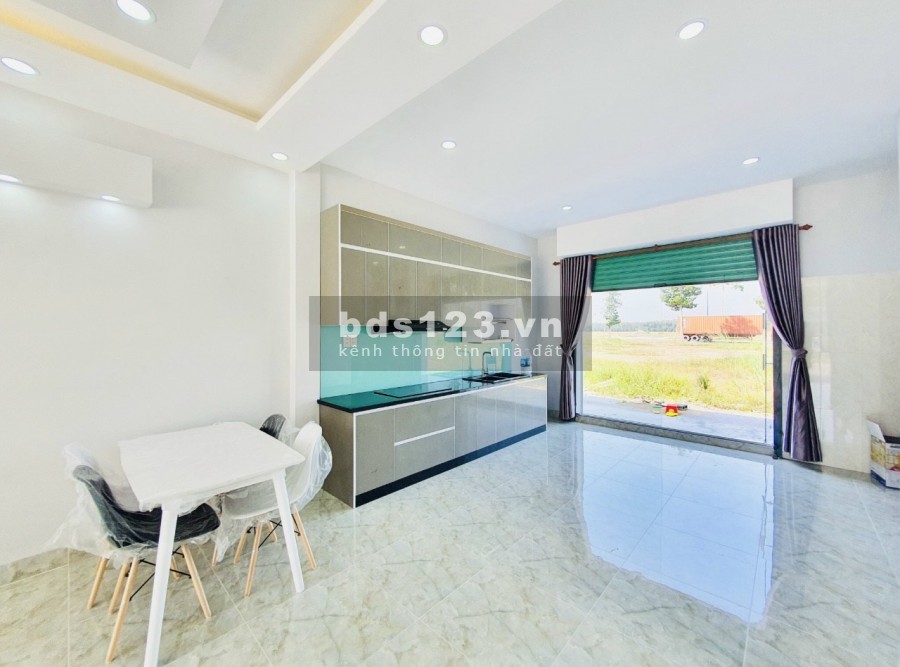 Nhà 2 tầng 192m2 đối diện đại học QT VIỆT ĐỨC mặt tiền đường vành đai 4