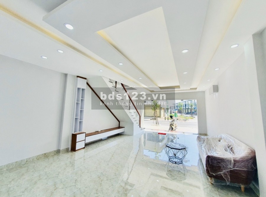 Nhà 2 tầng 192m2 đối diện đại học QT VIỆT ĐỨC mặt tiền đường vành đai 4