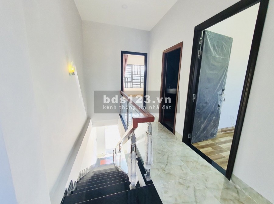 Nhà 2 tầng 192m2 đối diện đại học QT VIỆT ĐỨC mặt tiền đường vành đai 4