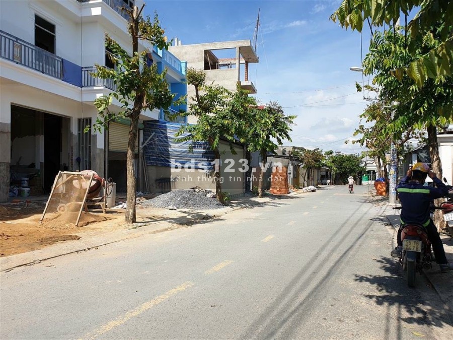 CẦN BÁN GẤP LÔ ĐẤT THỔ CƯ( 6,2 X 16M ) MẶT TIỀN ĐƯỜNG ẤP ĐÔNG 3 NHỰA 10M, GẦN SÂN BANH CÂY SUNG, HÓC MÔN