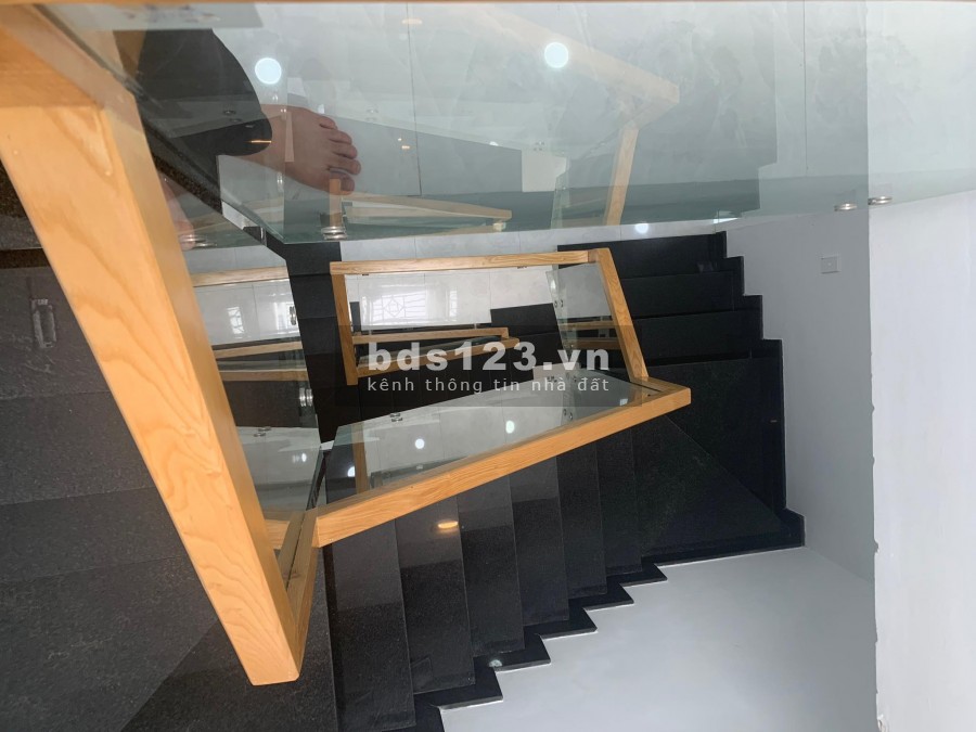 Bán gấp nhà Hoàng Hoa Thám 4 tầng 150m2, HXH, vào ở ngay, giá chỉ nhỉnh 6 tỷ