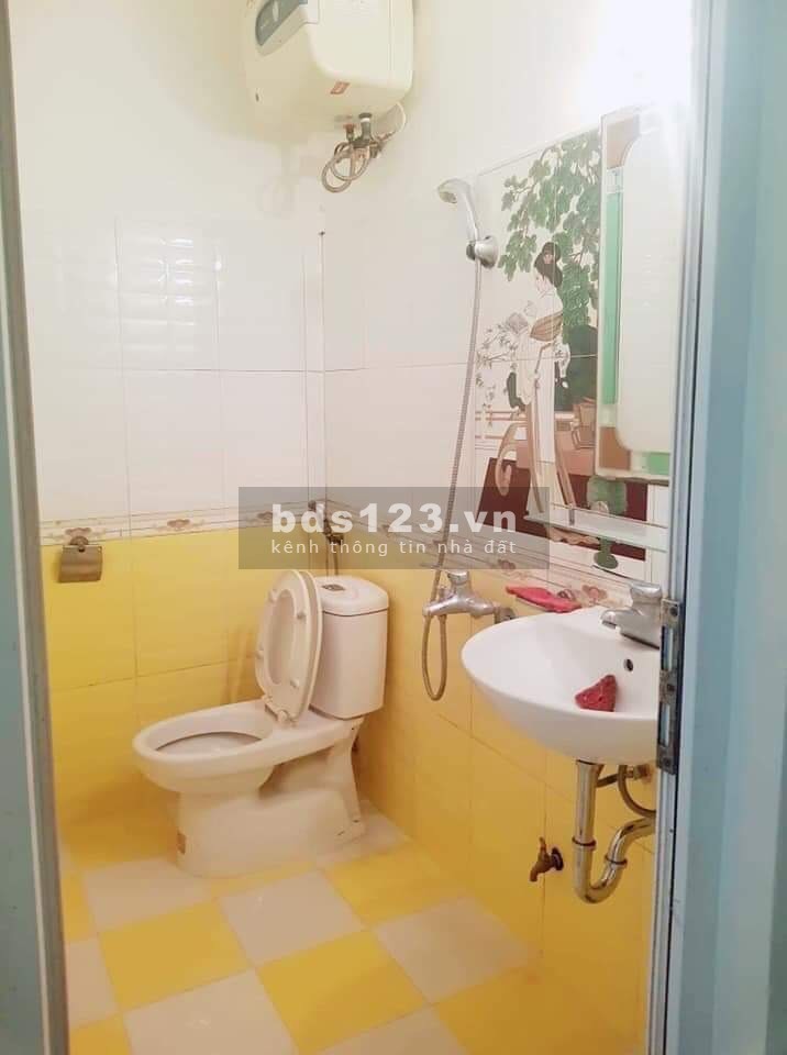 Chính chủ bán nhà riêng 40m2 xây 4,5 tầng ngõ 79 Cầu Giấy, giá 3,85 tỷ