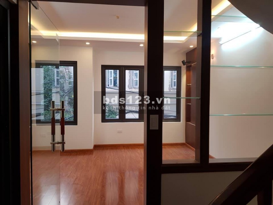 Bán nhà Dương Quảng Hàm. 45m2. Ô tô vào nhà. Lô góc giá 5.7 tỷ