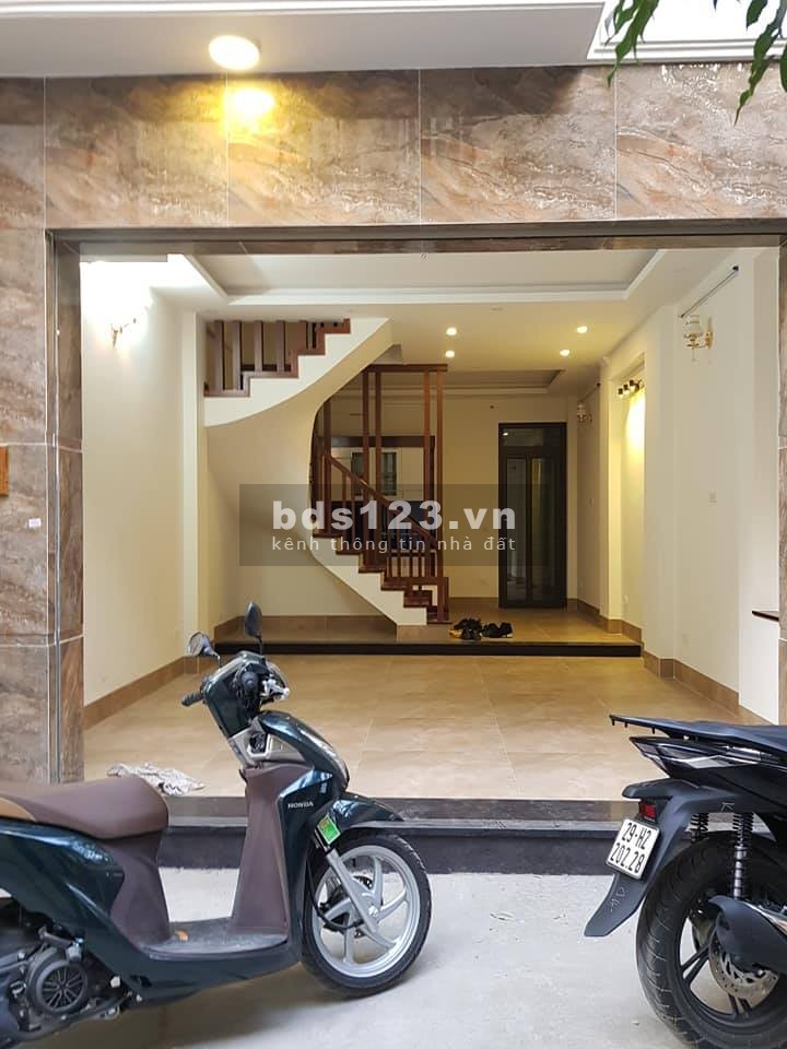 Bán nhà ngõ 72 Dương Quảng Hàm. Ô tô vào nhà. Lô góc 45m2. Nhà mới. giá 5.75 tỷ