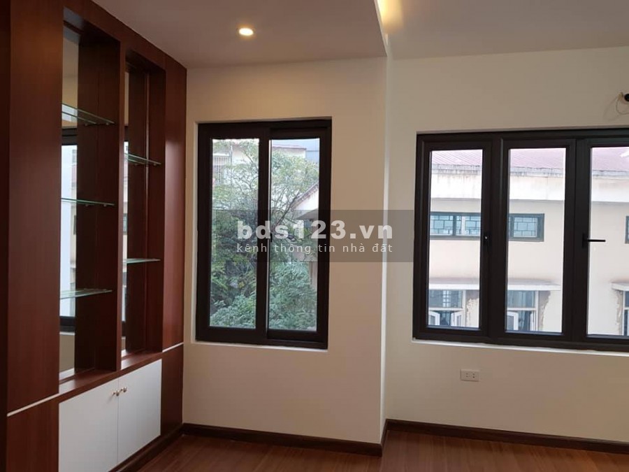 Bán nhà Dương Quảng Hàm. 45m2. Ô tô vào nhà. Lô góc giá 5.7 tỷ