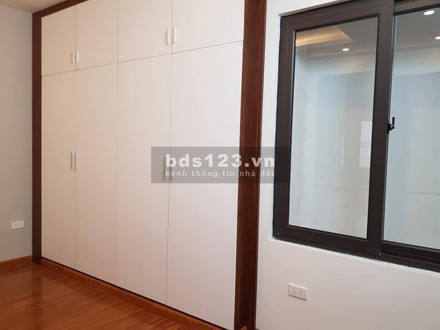 Bán nhà Dương Quảng Hàm. 45m2. Ô tô vào nhà. Lô góc giá 5.7 tỷ