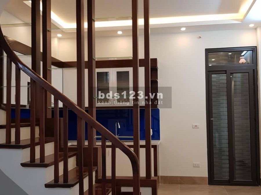 Bán nhà ngõ 72 Dương Quảng Hàm. Ô tô vào nhà. Lô góc 45m2. Nhà mới. giá 5.75 tỷ.