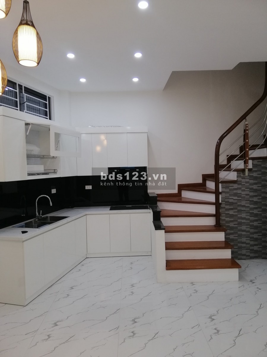 Bán nhà Láng ngã tư sở lô gốc dt 52m Giá 4,6 tỷ