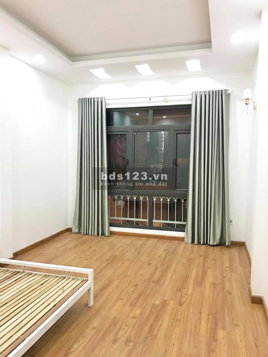 Bán gấp nhà ngõ 509 Vũ Tông Phan giá 1,09 tỷ, 27mx3T, MT 6m, ở luôn