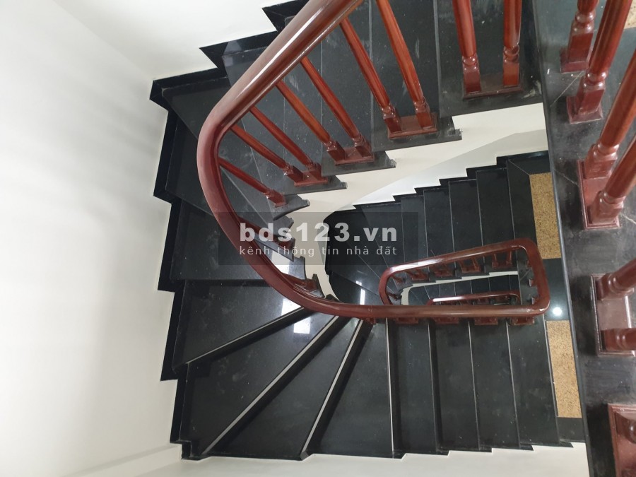 VIP Phạm Ngọc Thạch, 20m ra phố, ba gác tận cửa, 35m x 4 tầng ở ngay nhỉnh nhẹ 3 tỷ.