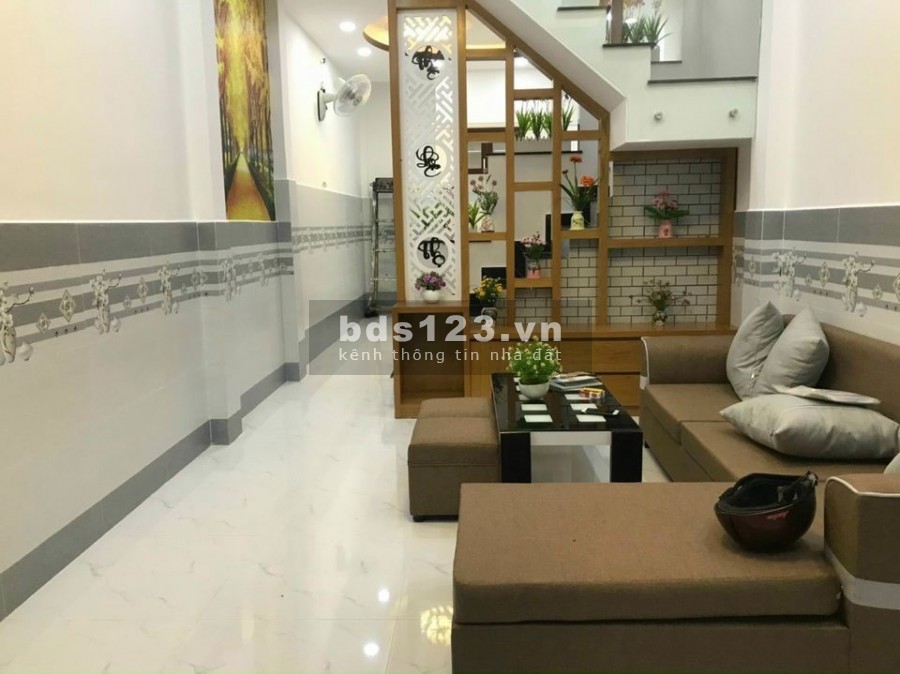 Quận 1, hẻm 4m đường Nguyễn Cảnh Chân, 3 lầu đúc, 7,5 Tỷ TL.