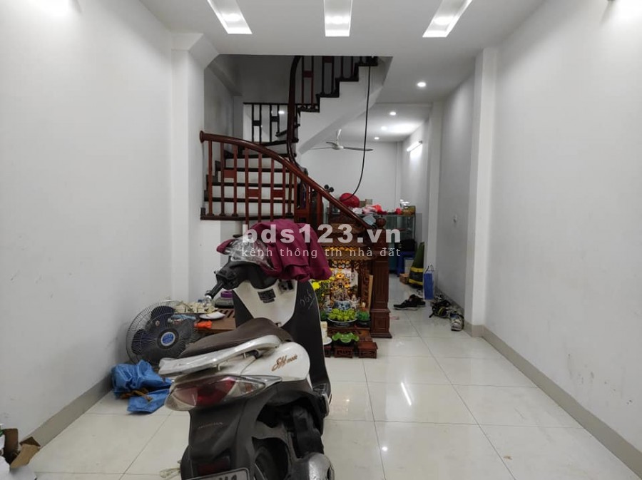 Cần bán gấp nhà đường Nguyễn Sơn 38m2, 5T, 3.5m Mt, giá 3.4 tỷ khu VIP, gần phố.