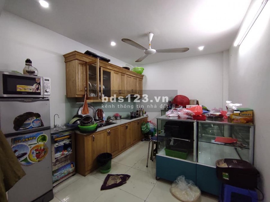Cần bán gấp nhà đường Nguyễn Sơn 38m2, 5T, 3.5m Mt, giá 3.4 tỷ khu VIP, gần phố.