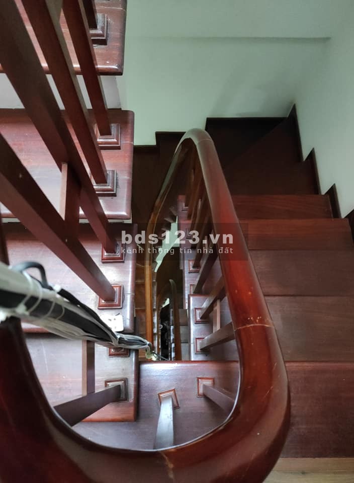 Cần bán gấp nhà đường Nguyễn Sơn 38m2, 5T, 3.5m Mt, giá 3.4 tỷ khu VIP, gần phố.