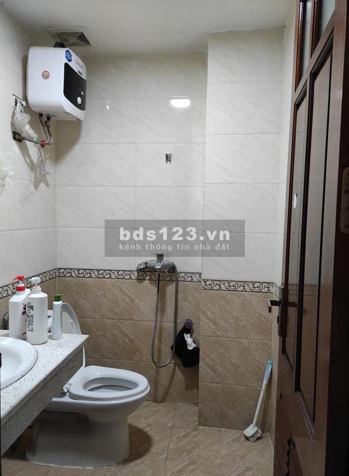 Cần bán gấp nhà đường Nguyễn Sơn 38m2, 5T, 3.5m Mt, giá 3.4 tỷ khu VIP, gần phố.