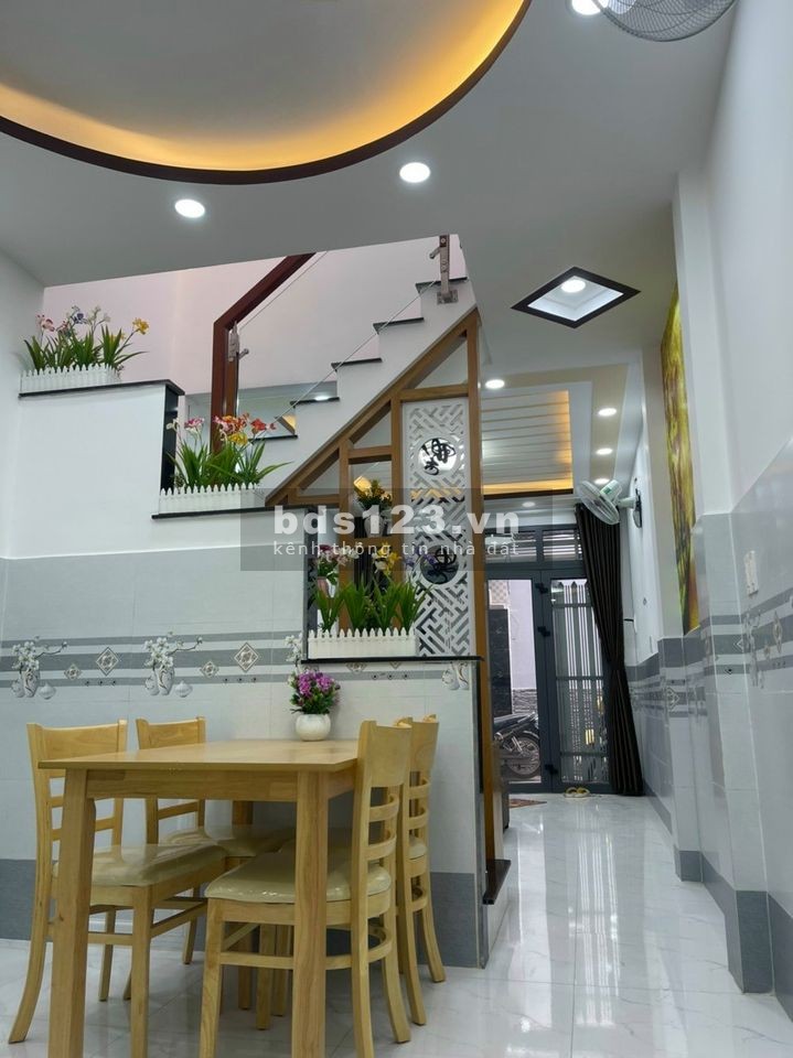 Quận 1, hẻm 4m đường Nguyễn Cảnh Chân, 3 lầu đúc, 7,5 Tỷ TL.