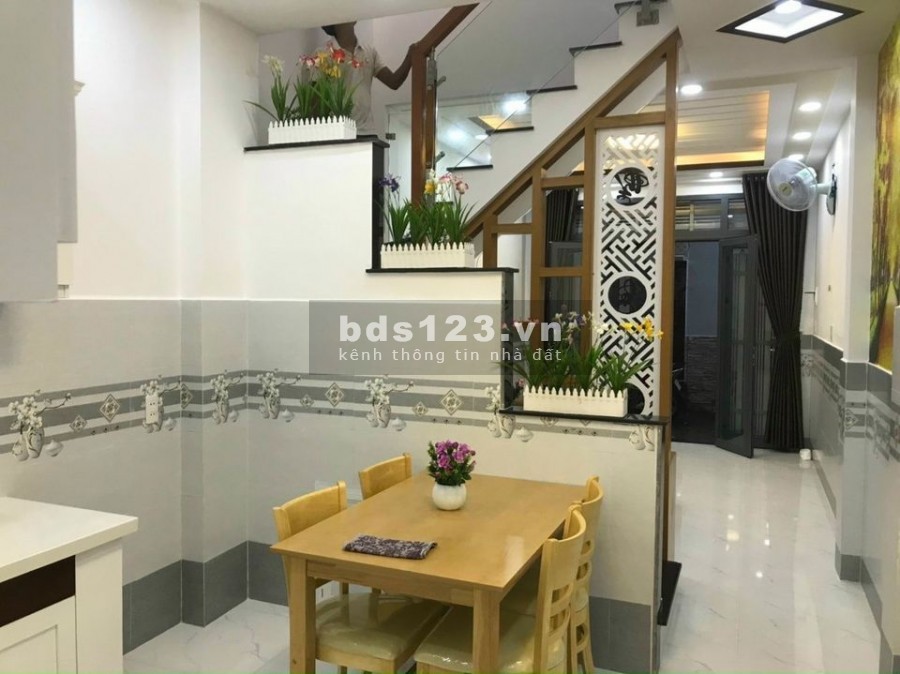Quận 1, hẻm 4m đường Nguyễn Cảnh Chân, 3 lầu đúc, 7,5 Tỷ TL.