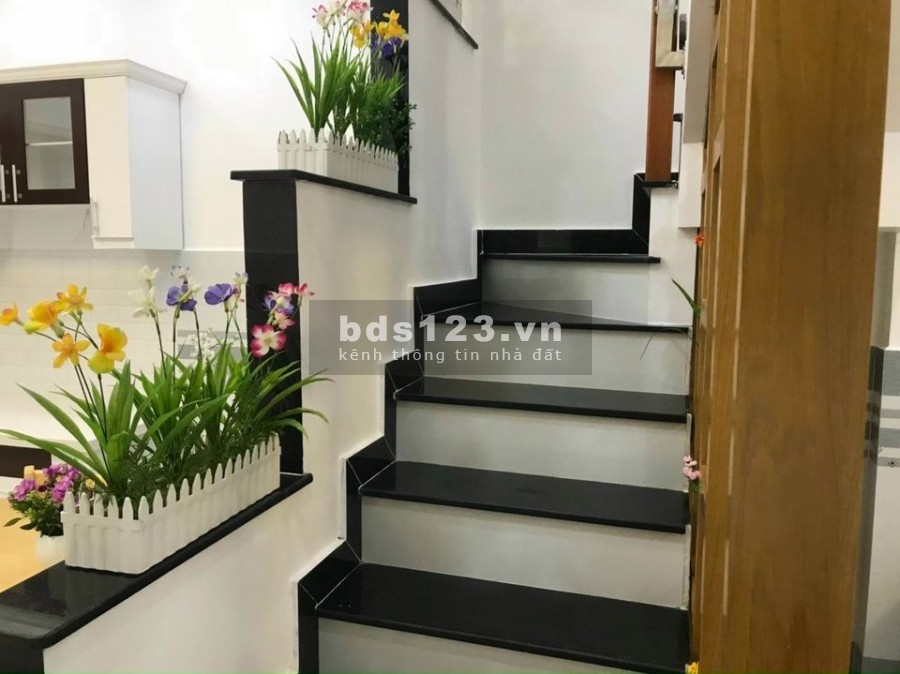 Quận 1, hẻm 4m đường Nguyễn Cảnh Chân, 3 lầu đúc, 7,5 Tỷ TL.