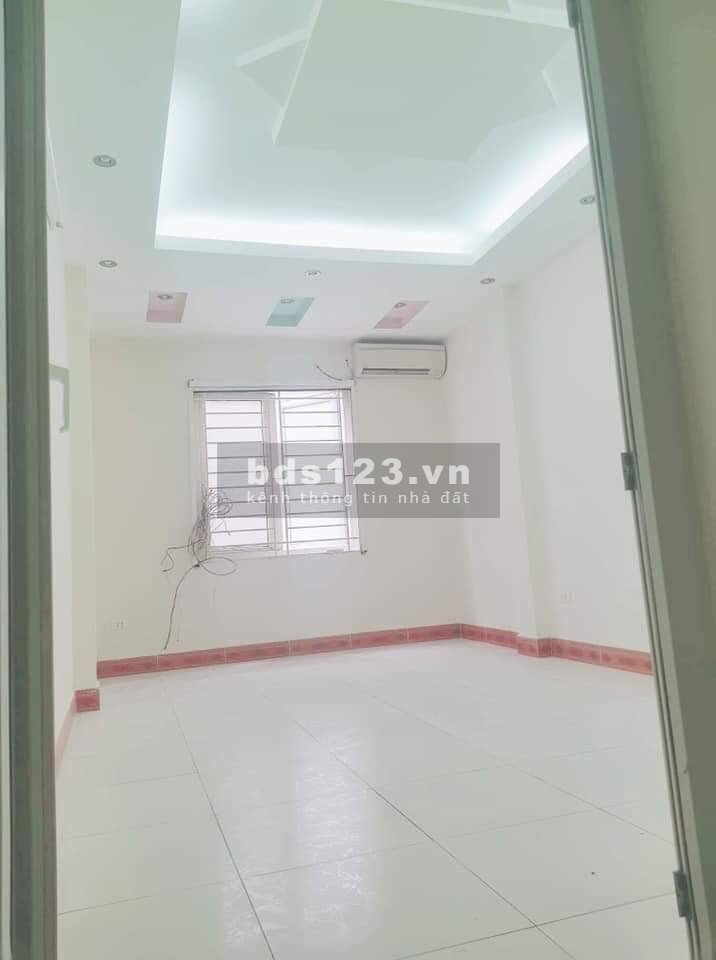Chính chủ bán nhà riêng 40m2 xây 4,5 tầng ngõ 79 Cầu Giấy, giá 3,85 tỷ