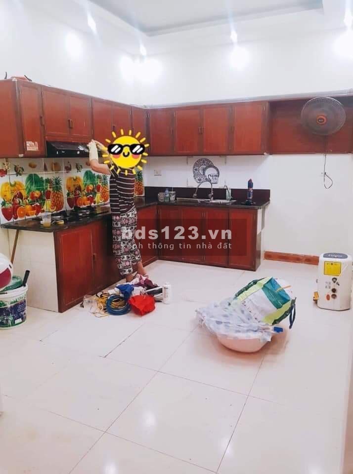 Chính chủ bán nhà riêng 40m2 xây 4,5 tầng ngõ 79 Cầu Giấy, giá 3,85 tỷ
